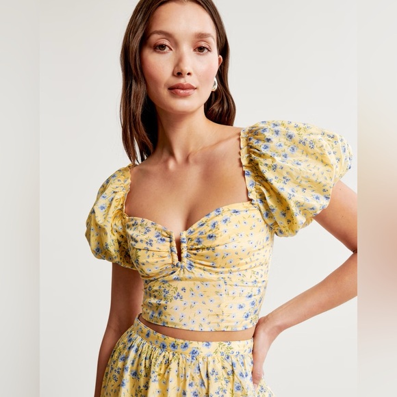 Abercrombie & Fitch Tops - NEW W TAGS Abercrombie Fitch Floral Puff Sleeve Crop Blouse Size Small